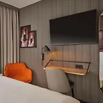 Radisson Red Kudamm מלון