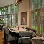 מלון Radisson Red Kudamm 4*
