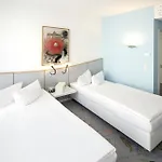 Radisson Red Kudamm מלון