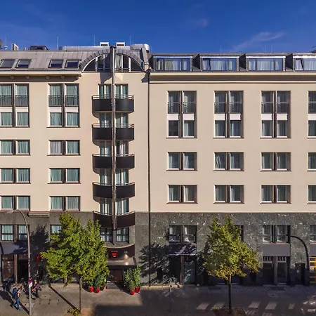 Radisson Red Kudamm 4*