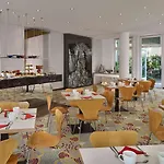 Radisson Red Kudamm 4*