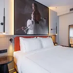 Radisson Red Kudamm 4*