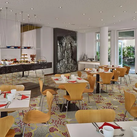 Radisson Red Kudamm 4*