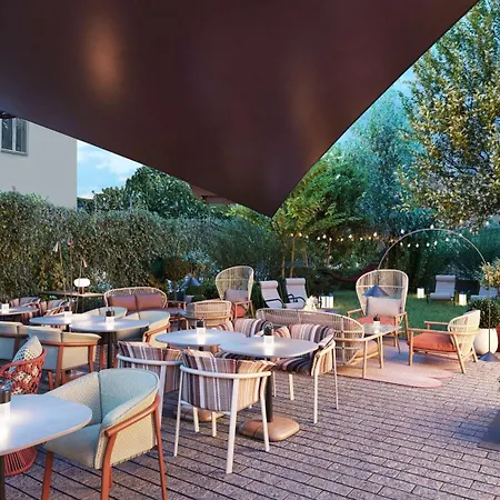 מלון Radisson Red Kudamm 4*