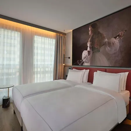 מלון Radisson Red Kudamm 4*