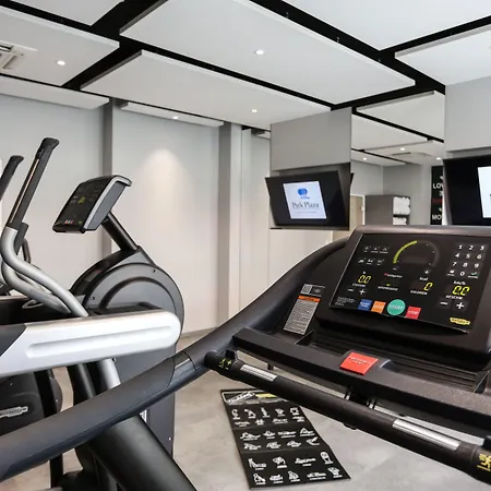 Отель Radisson Red Kudamm 4*