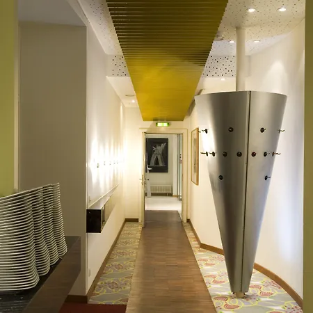 Radisson Red Kudamm 호텔