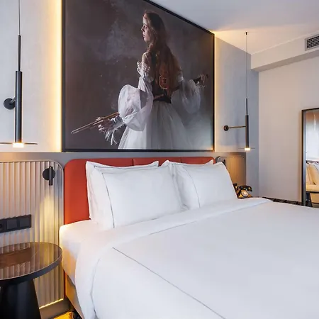 Radisson Red Kudamm 4*