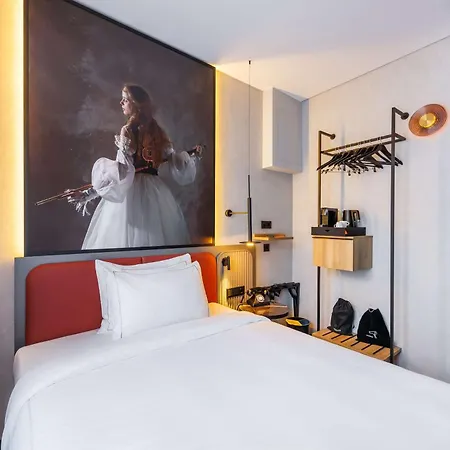 호텔 Radisson Red Kudamm 4*