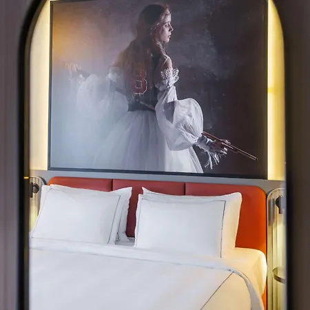 Radisson Red Kudamm מלון 4*