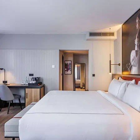 Radisson Red Kudamm מלון 4*