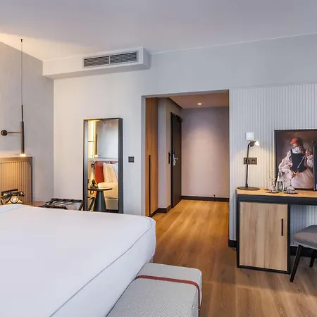 Отель Radisson Red Kudamm 4*