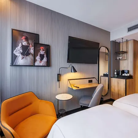 호텔 Radisson Red Kudamm 4*