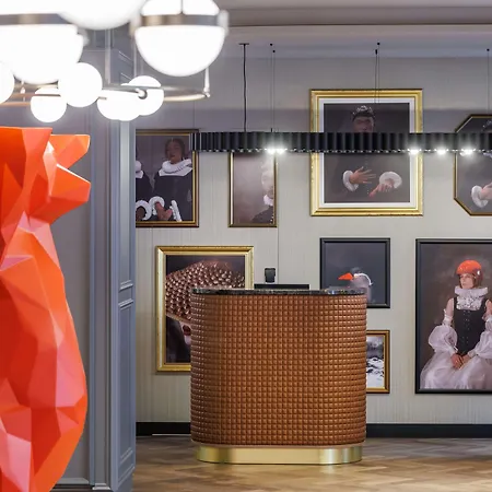 Radisson Red Kudamm 4*