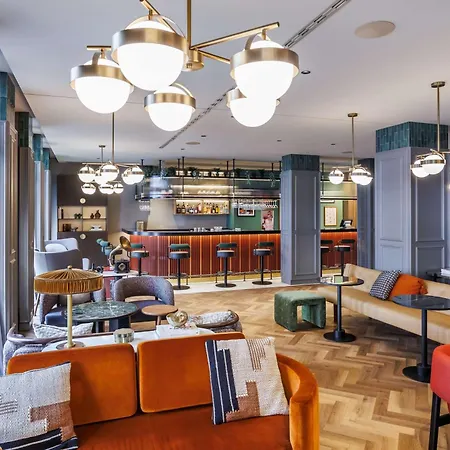 Radisson Red Kudamm 4*