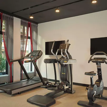 Radisson Red Kudamm 4*