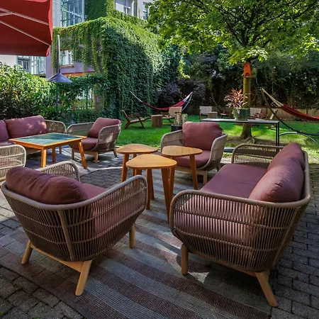 호텔 Radisson Red Kudamm 4*