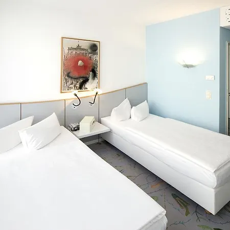 Radisson Red Kudamm מלון