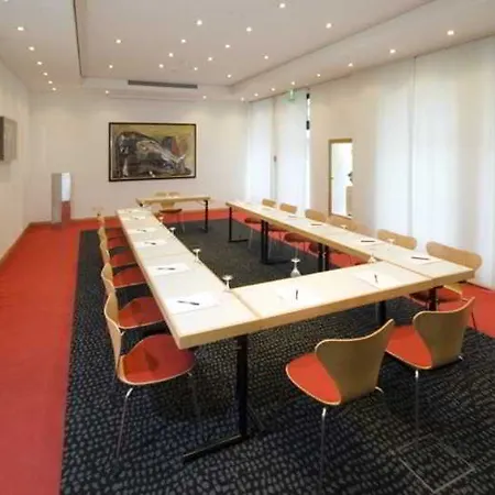 Radisson Red Kudamm 4*