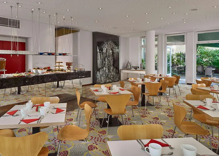 Radisson Red Kudamm 4*