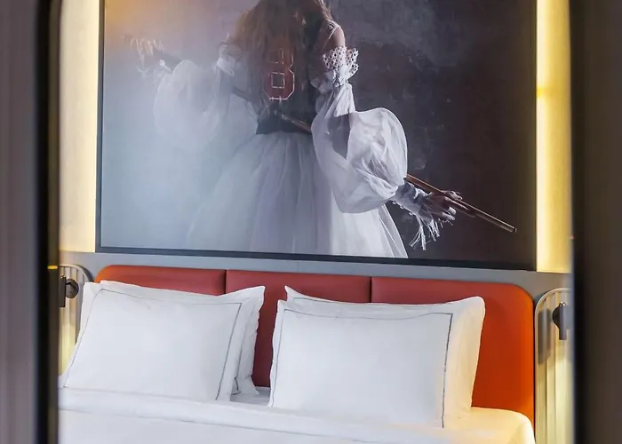 Radisson Red Kudamm فندق 4*