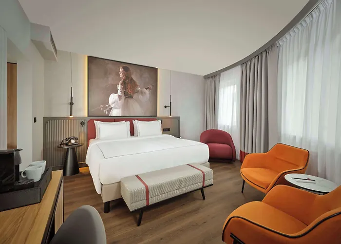 Radisson Red Kudamm Hotel 4*