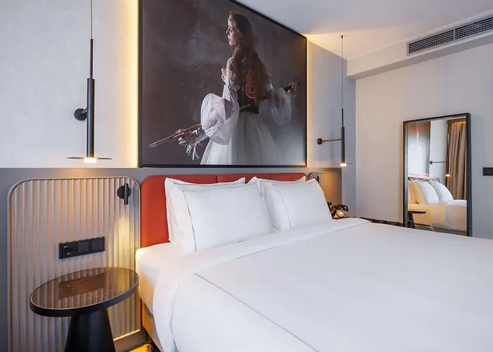 Radisson Red Kudamm 4*