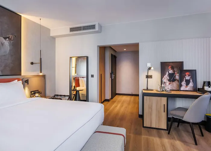 ホテル Radisson Red Kudamm 4*