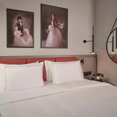 Radisson Red Kudamm 4*