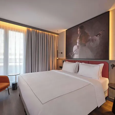 Radisson Red Kudamm 4*