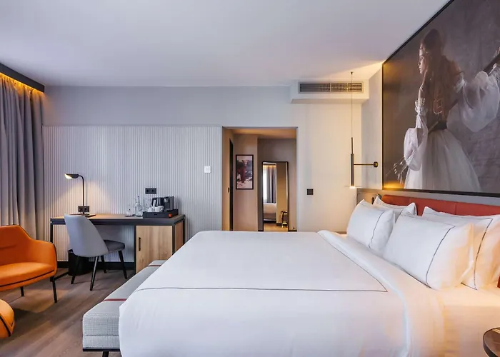 Radisson Red Kudamm Hotel 4*