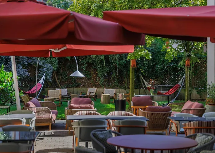 Radisson Red Kudamm Hotel 4*